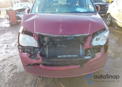 2010 Chrysler Town & Country Touring z USA, uszkodzony, nr VIN 2A4RR5D14AR399431